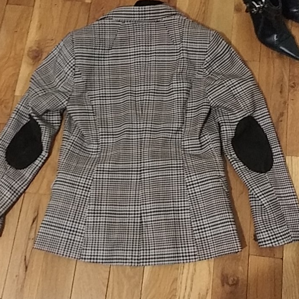 H&M suit - Picture 3 of 4